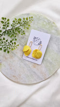 Load image into Gallery viewer, Solene - Textured Petal Earrings
