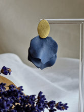 Load image into Gallery viewer, Midnight Blue Petal
