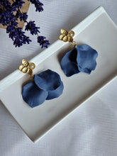 Load image into Gallery viewer, Midnight Blue Petal + Pearl
