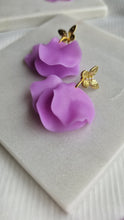 Load image into Gallery viewer, Lilac Butterfly Petal
