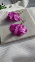 Load image into Gallery viewer, Fuchsia Raindrop Petal - Gold
