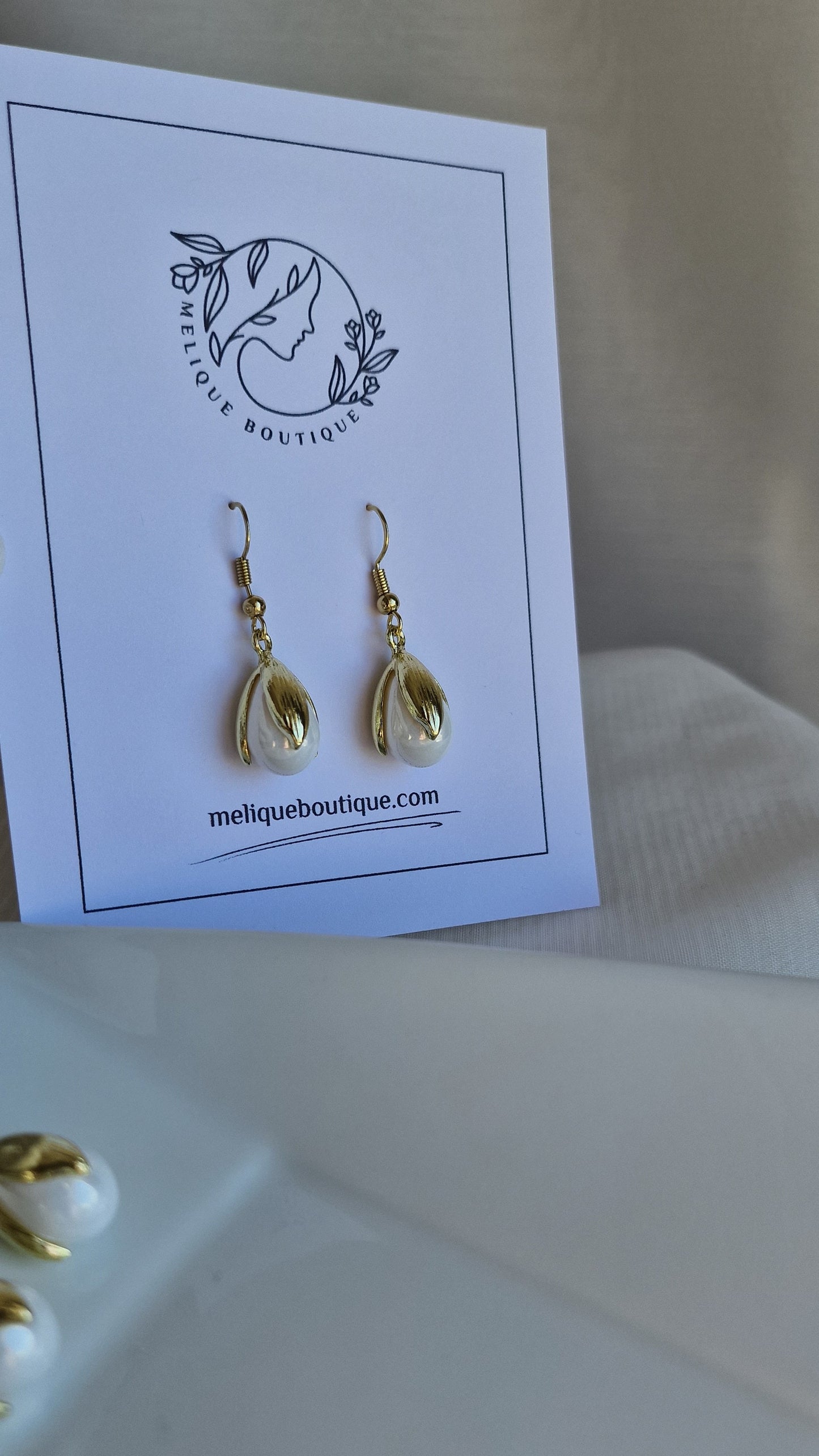 Tulip Pearl Earrings