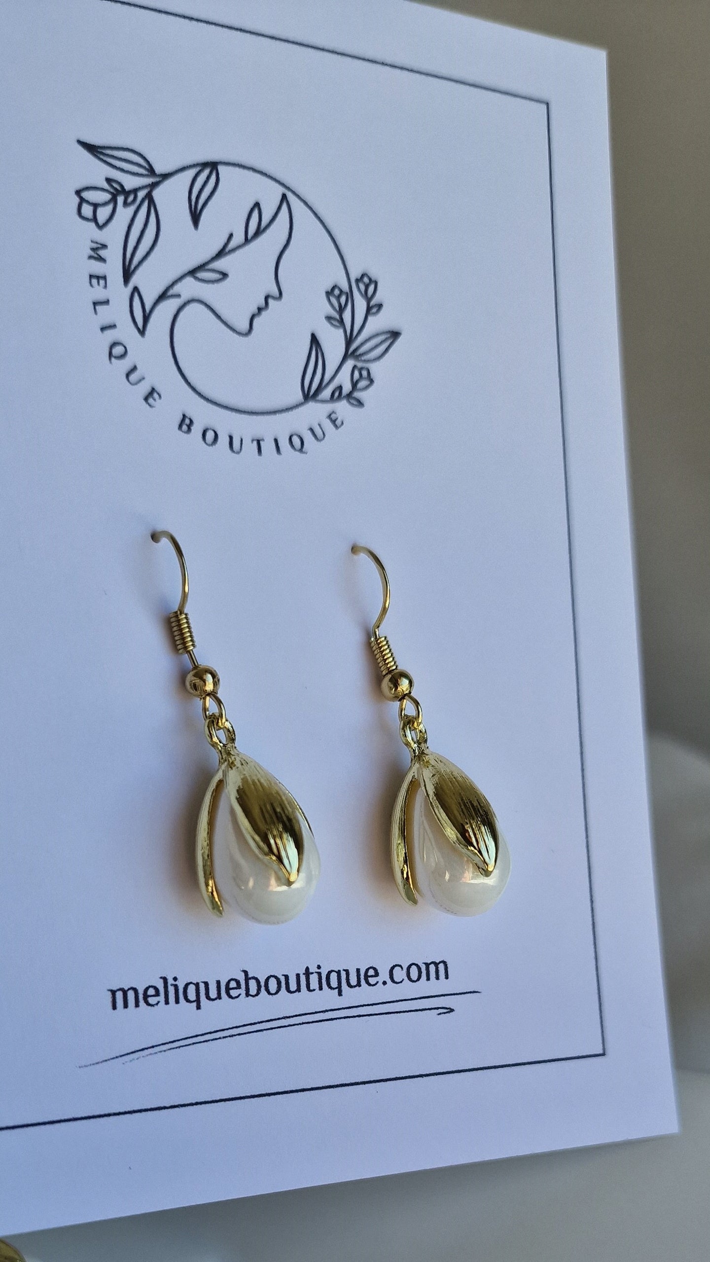 Tulip Pearl Earrings