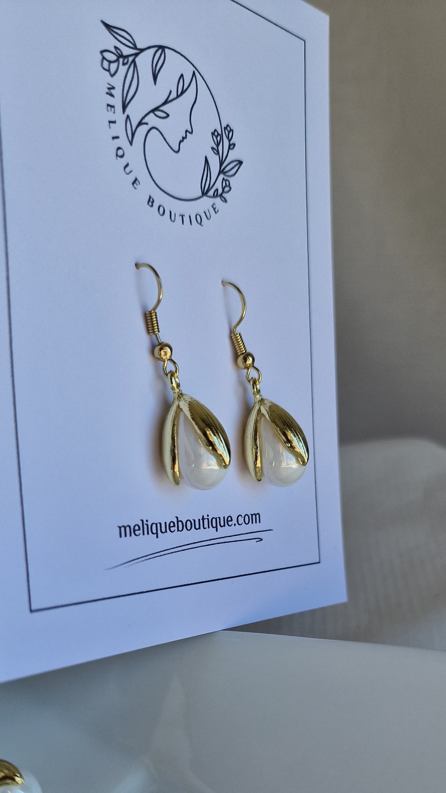 Tulip Pearl Earrings