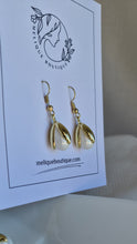 Load image into Gallery viewer, Tulip Pearl Earrings
