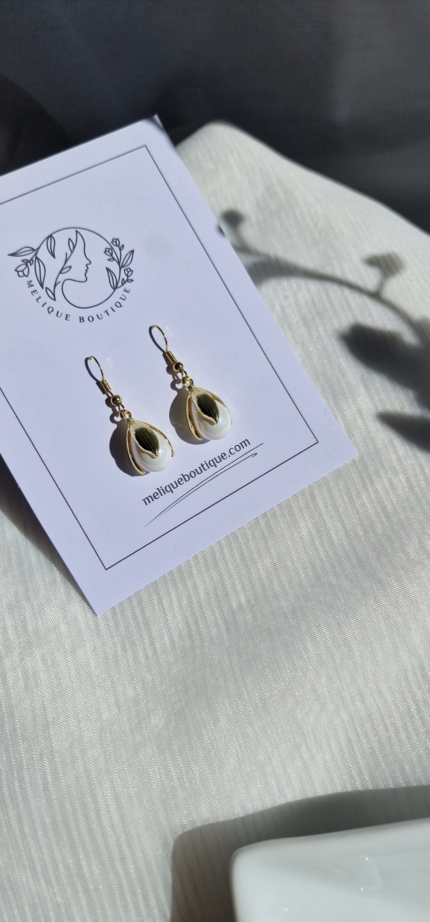 Tulip Pearl Earrings