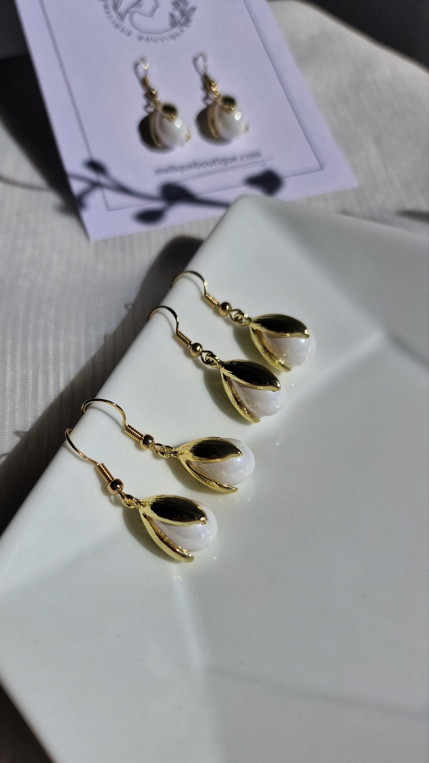 Tulip Pearl Earrings