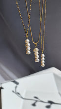 Load image into Gallery viewer, Classy Pearl Necklace
